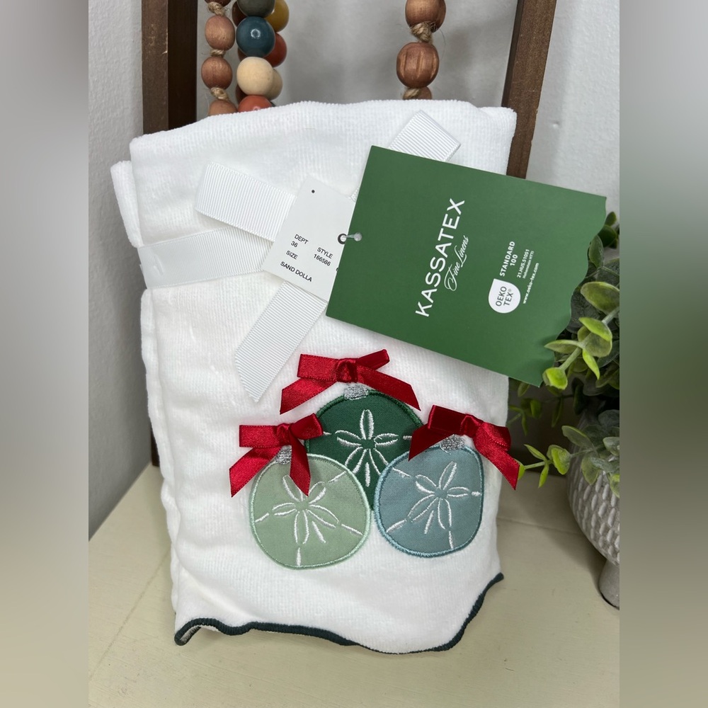 Brand New-Kassatex -Set of 2 - Sand dollar Holiday Hand Towels